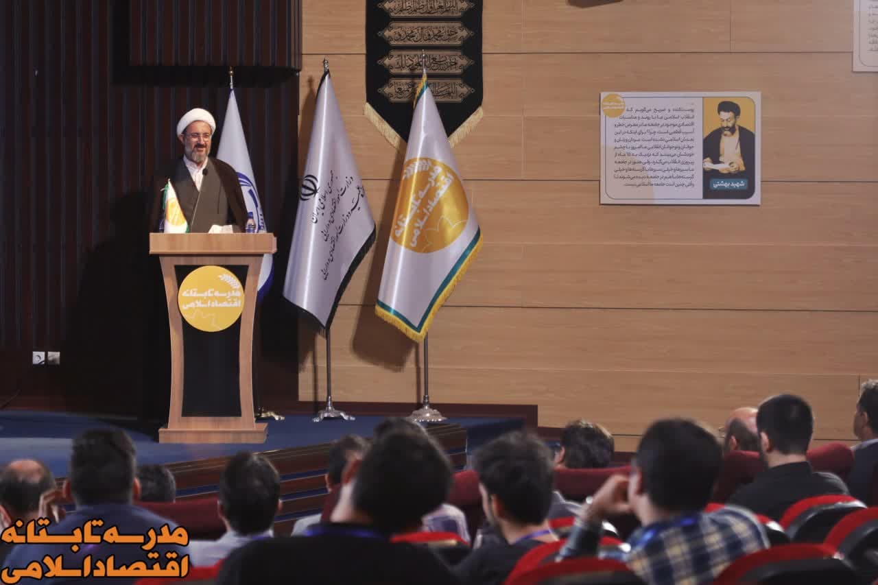 رئیس دانشگاه قم بررسی کرد : رابطه علم اقتصاد و جهان بینی نظریه پردازان اقتصاد