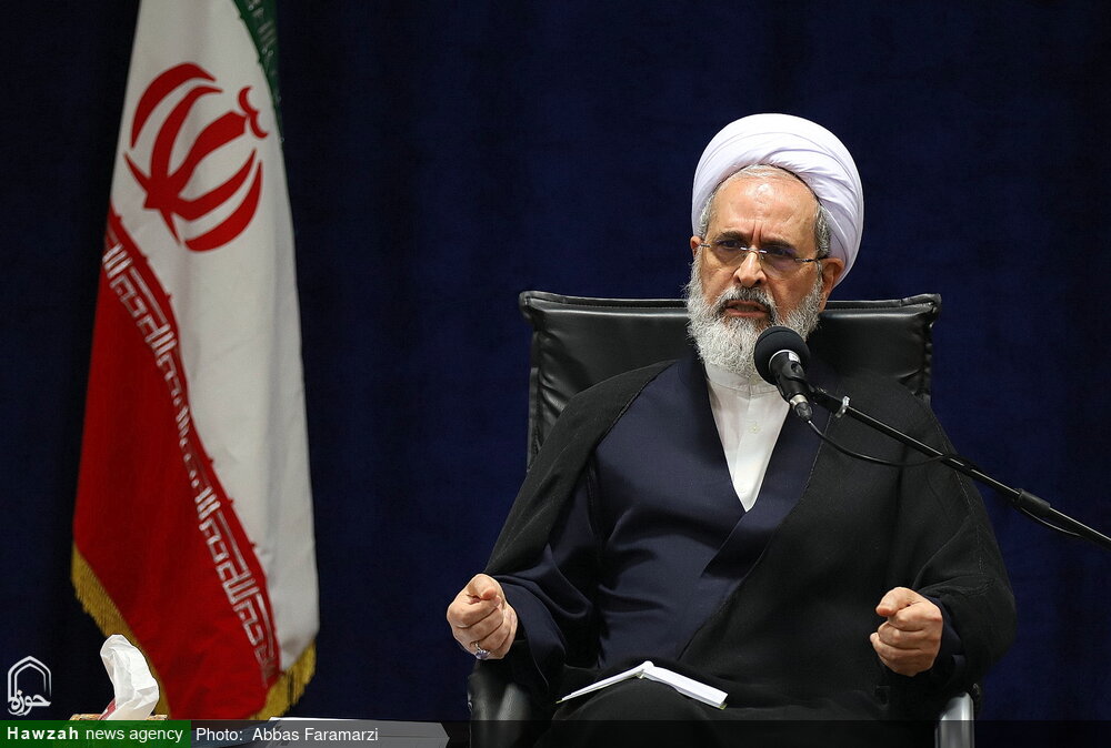 آیت الله اعرافی: حوزه و روحانیت از نظام و حاکمیت اسلامی جدا نیست