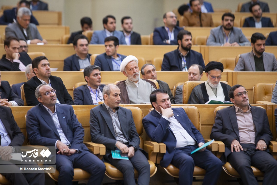 حضور اعضای ستاد همکاری حوزه علمیه و وزارت امور اقتصادی و دارایی در اولین همایش اقتصاد ایران