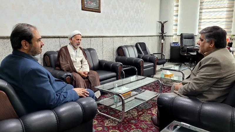 دیدار آقای میرخلفی رئیس اداره امورشعب بانک ملی و دبیرکمیسیون هماهنگی بانکهای استان قم با آقای حجت الاسلام دکتر فراهانی فرد، مشاور محترم وزیر اقتصاد.