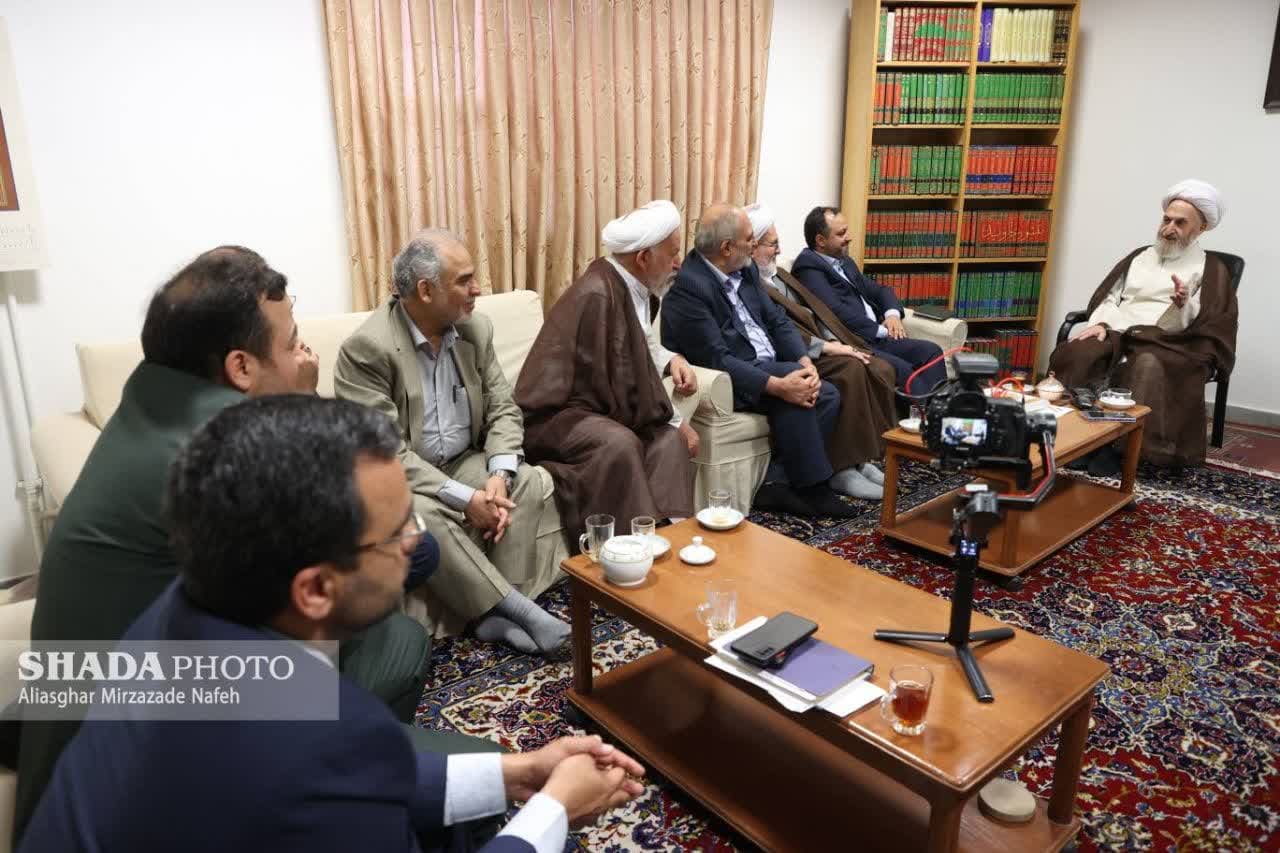 حضرت آیت الله جعفر سبحانی در دیدار با وزیر اقتصاد: