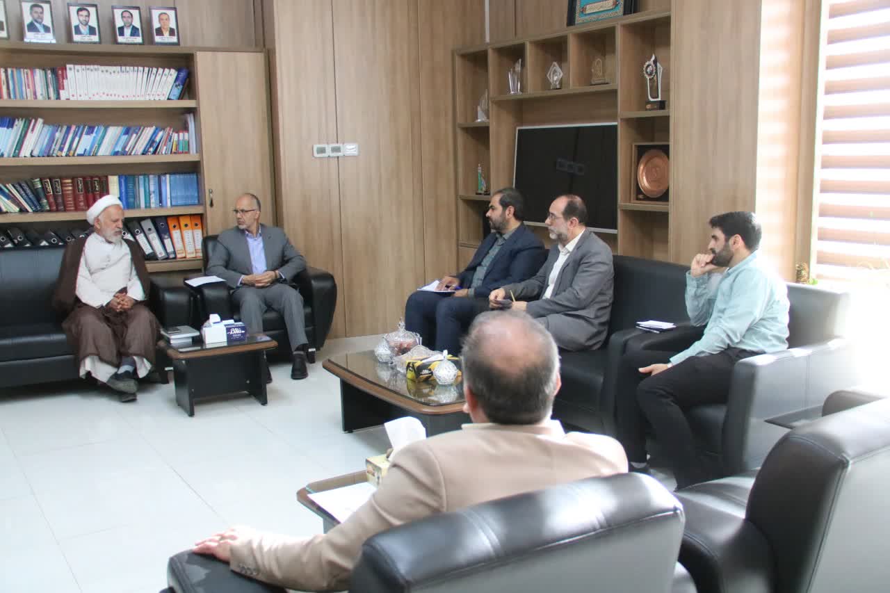 جلسه هم‌اندیشی اداره کل امور مالیاتی استان قم و ستاد همکاری حوزه علمیه و وزارت امور اقتصادی و دارایی.