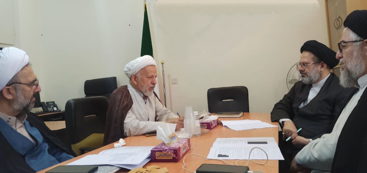 جلسه هم‌اندیشی حجه‌الاسلام‌والمسلمین دکتر فراهانی‌فرد رئیس ستاد همکاری  حوزه علمیه و وزارت امور اقتصادی و دارایی با نمایندگان حوزه علمیه.