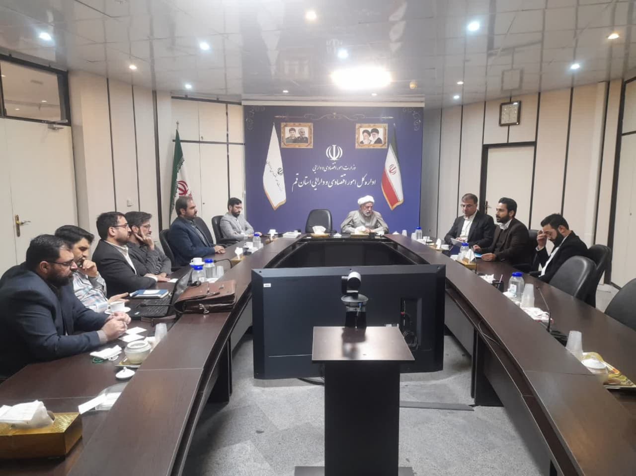 نشست هم اندیشی دستیار مردمی سازی وزیر اقتصاد با اعضای ستاد